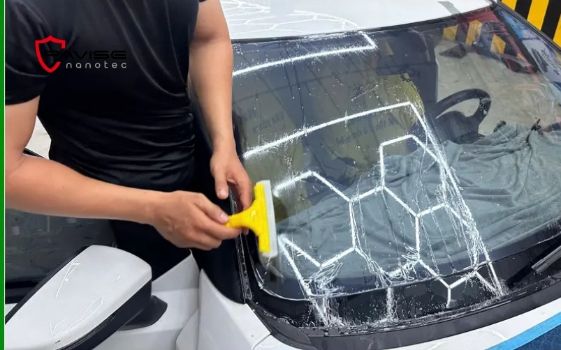 Cách Dán Phim Cách Nhiệt Tại Nhà Và Những Lưu Ý Quan Trọng