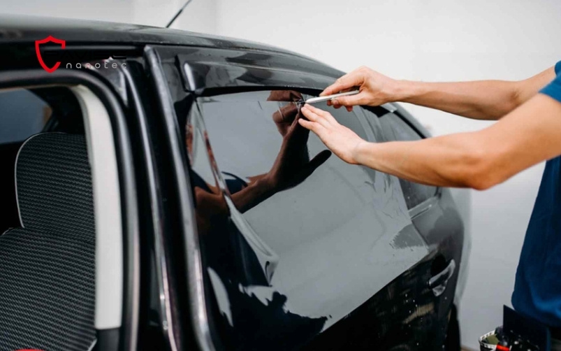 Hướng dẫn các bước dán phim cách nhiệt ô tô đúng kỹ thuật và hiệu quả